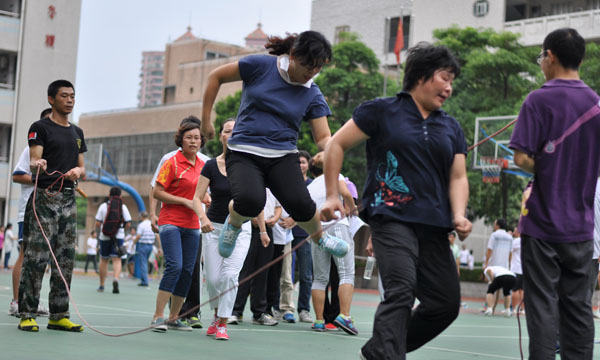 走下讲坛，你依然活力与美 ——中大附中教师节趣味运动会活力上演