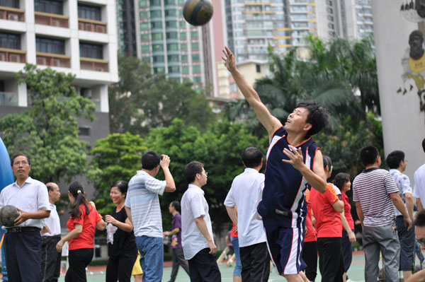 走下讲坛，你依然活力与美 ——中大附中教师节趣味运动会活力上演